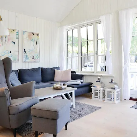 Three-bedroom Holiday In Hornbak Hornbæk