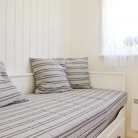 Three-bedroom Holiday In Hornbak Hornbæk
