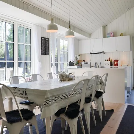 Feriehus Three-bedroom Holiday In Hornbak