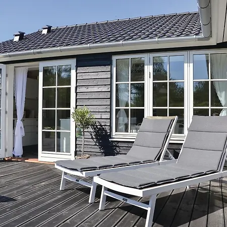 Three-bedroom Holiday In Hornbak Hornbæk