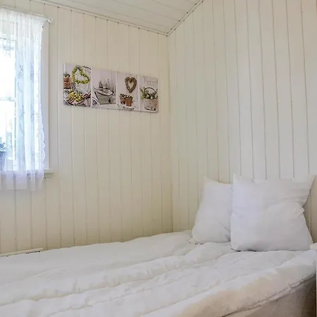Three-bedroom Holiday In Hornbak Feriehus