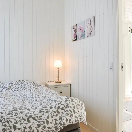 Feriehus Three-bedroom Holiday In Hornbak *