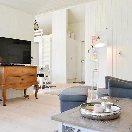 Three-bedroom Holiday In Hornbak *